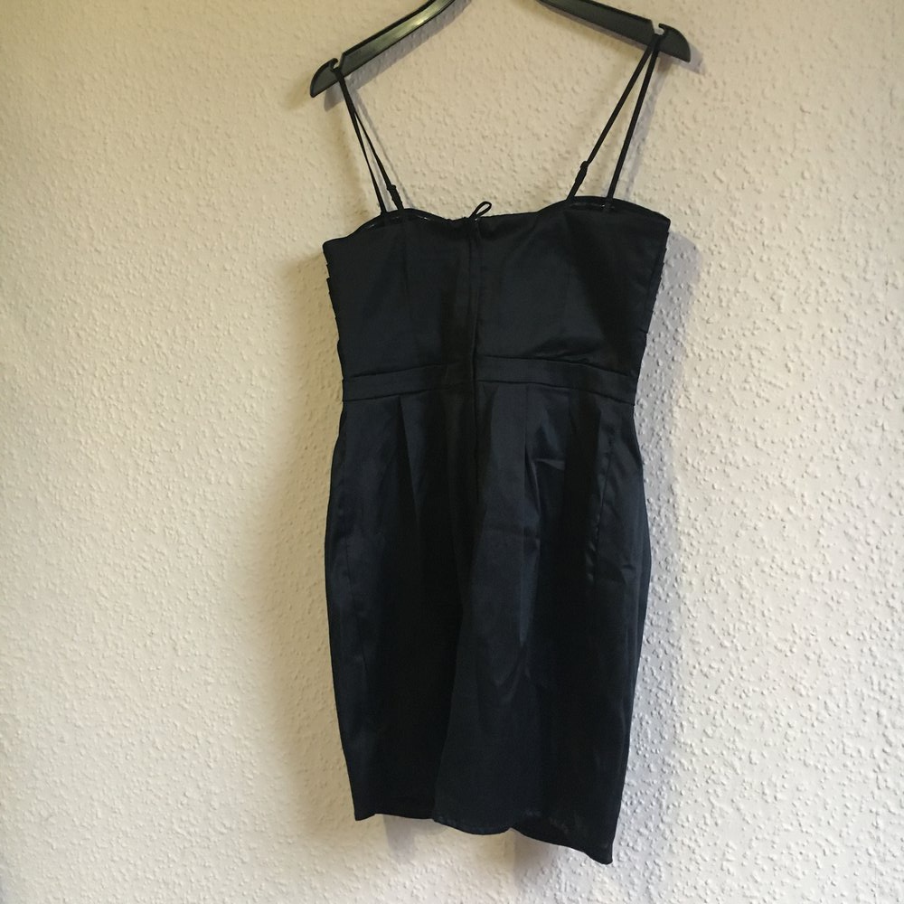 Kurzes schwarzes Kleid