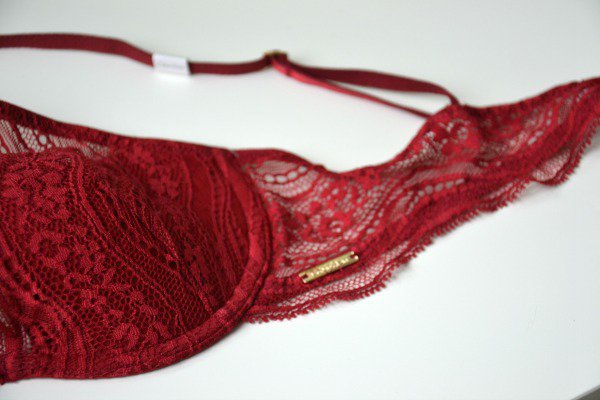 Original Calvin Klein BH rot mit Spitze und goldenem Logo 75B NEU