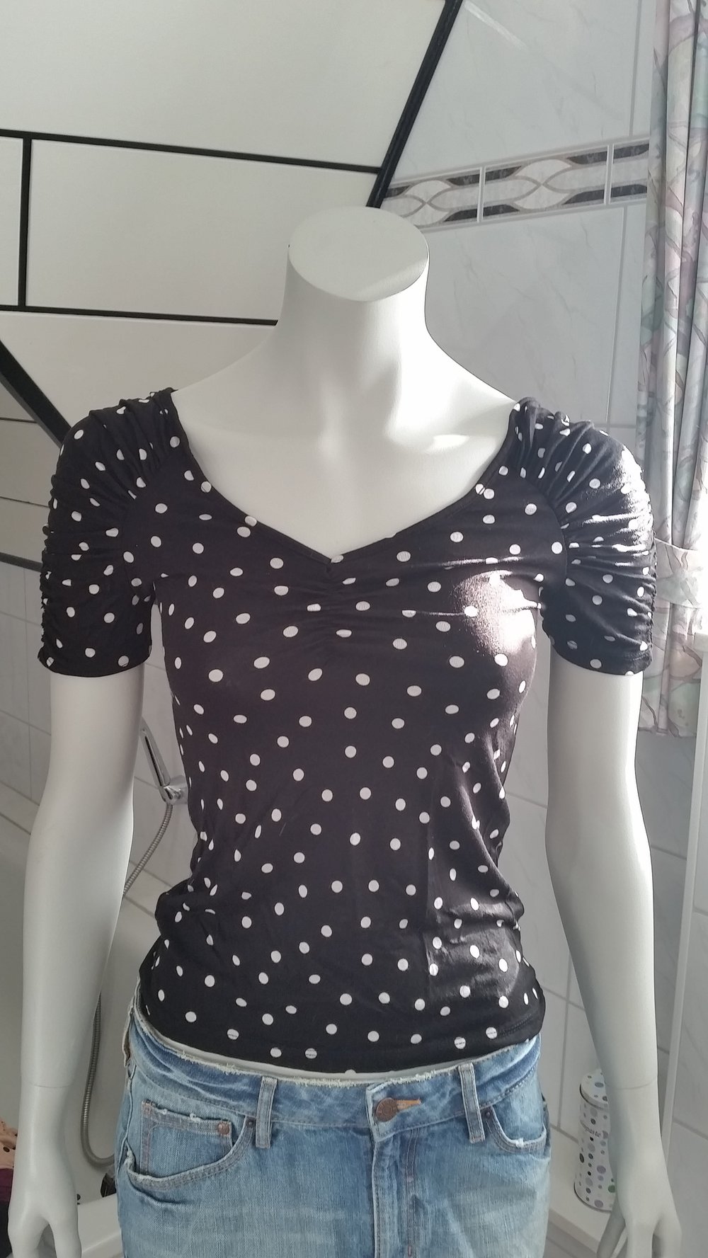 schwarzes T-Shirt