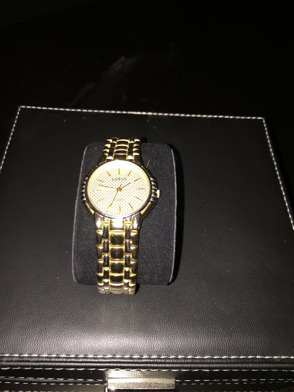 Uhr neu Lotus