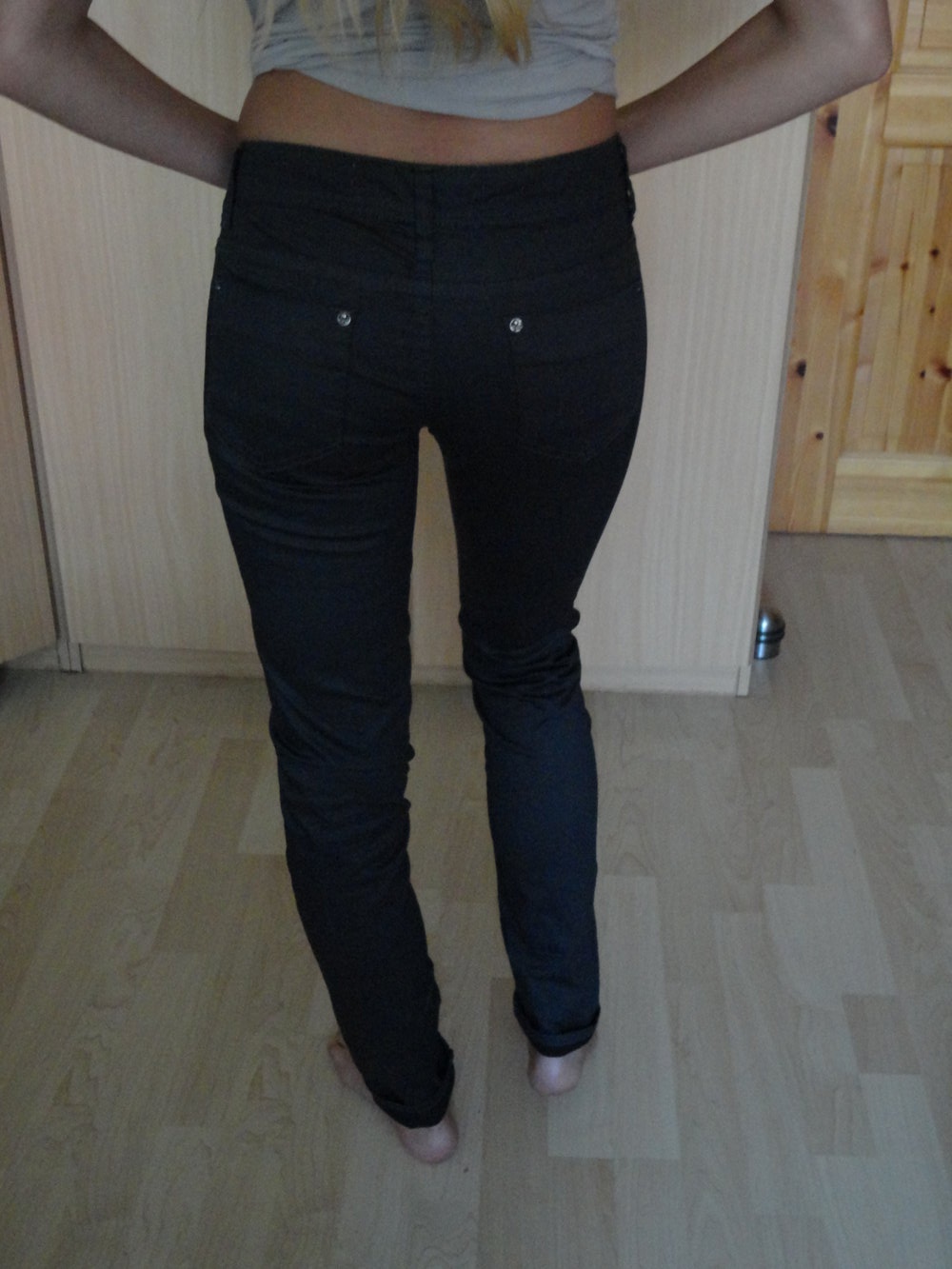 schwarze Lederhosen