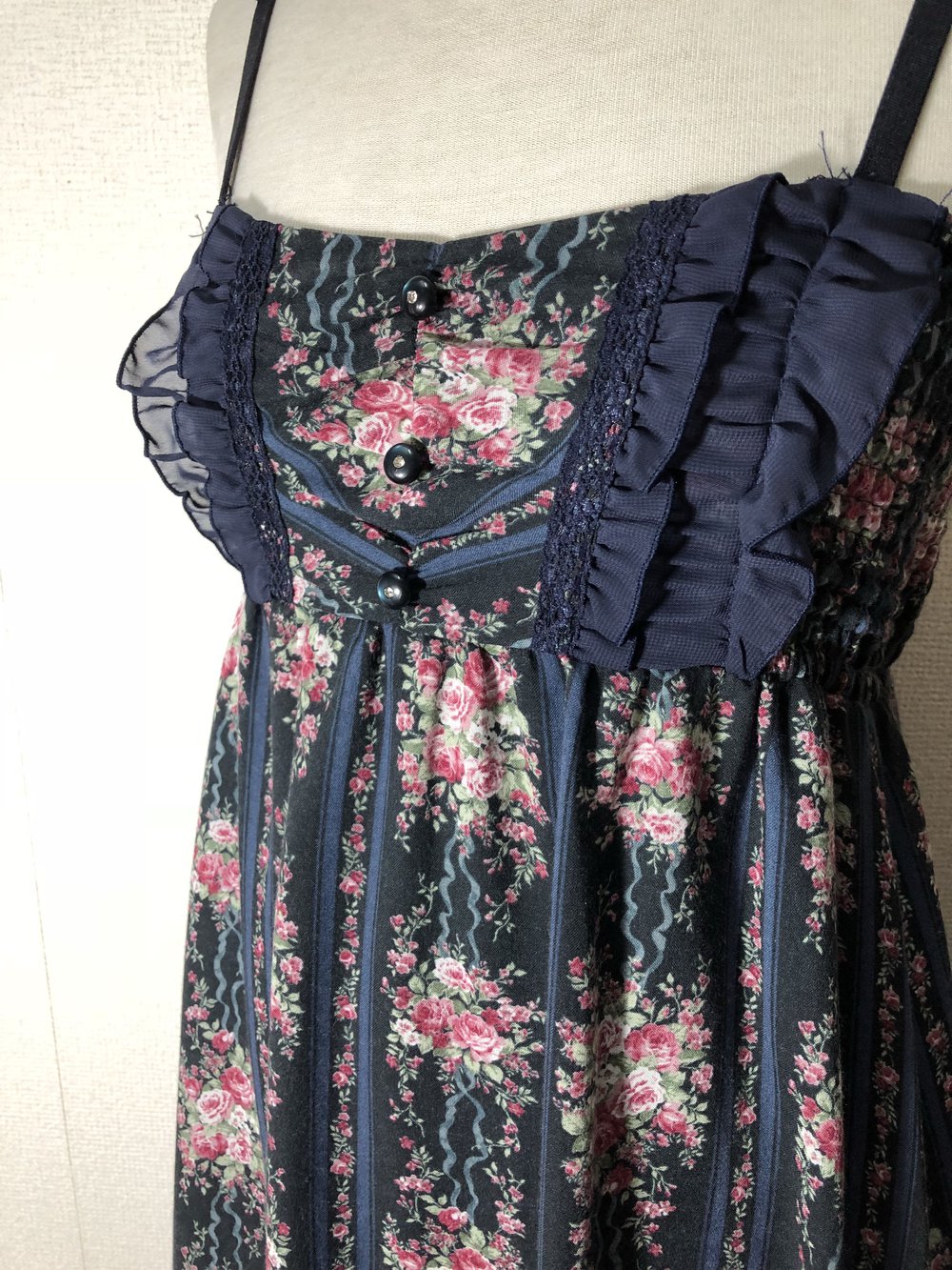 Axes Femme Rosen maxi Kleid in navy / dunkelblau m. Spitze, Rüschen, langes Kleid, Japan, boho