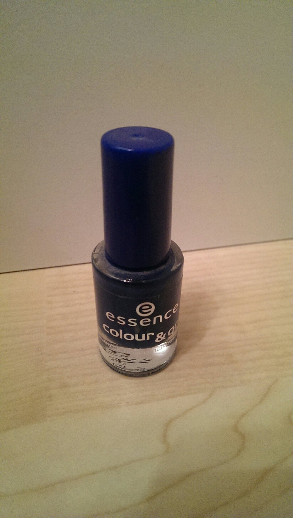 Blauer Nagellack von Essence