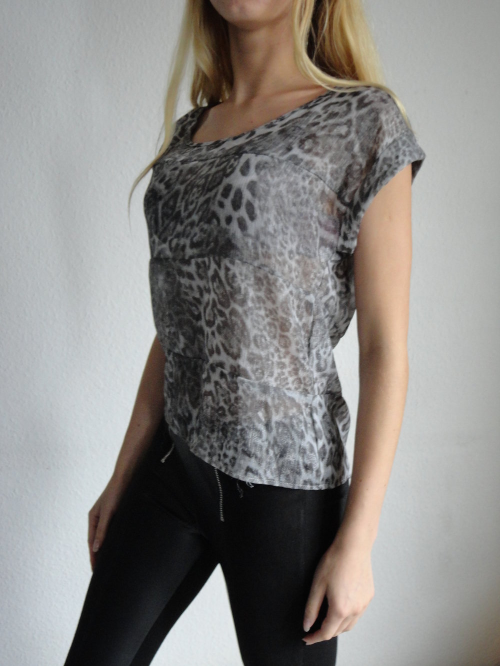 Edles T-Shirt silber-grau *