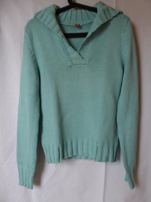 Helltürkiser Pullover mit besonderem Kragen von S.Oliver
