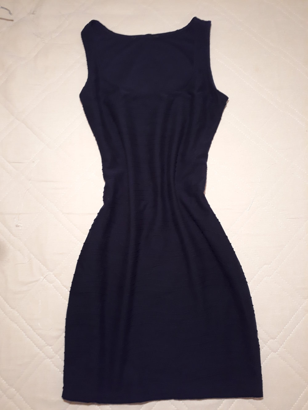 Enges blaues Kleid