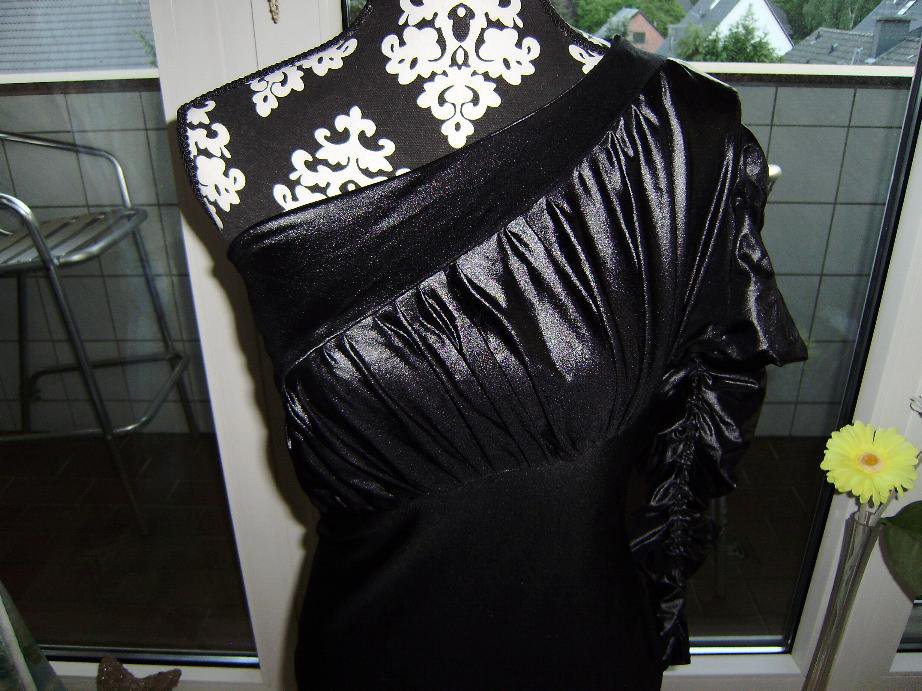 Extravagantes schwarzes kurzes Kleid Gr.ca. 38-40