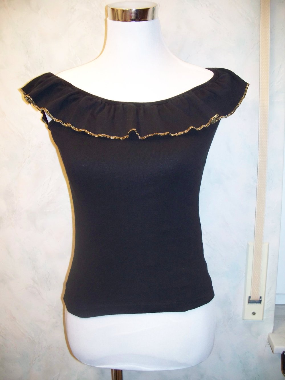 Top Shirt schwarz schulterfrei off-shoulder mit Rüschen im Boho-Style