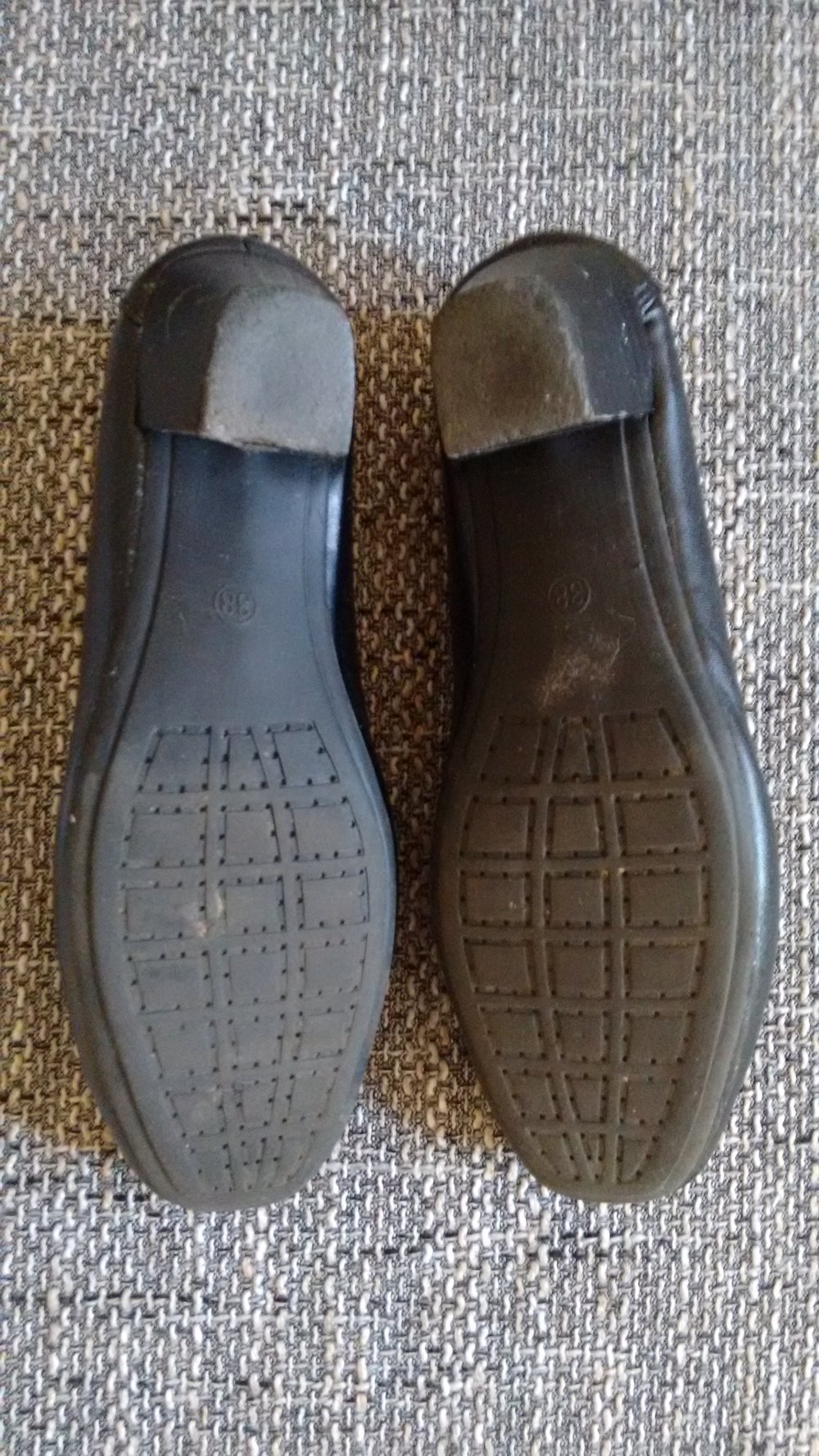 süße schwarze Halbschuhe mit kleinem Absatz und süßem Muster Gr. 38