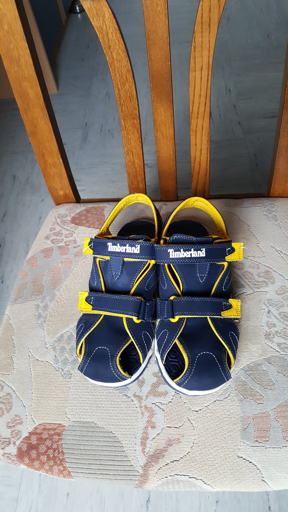 438. Neuwertige Sandalen von Timberland, Gr. 39 