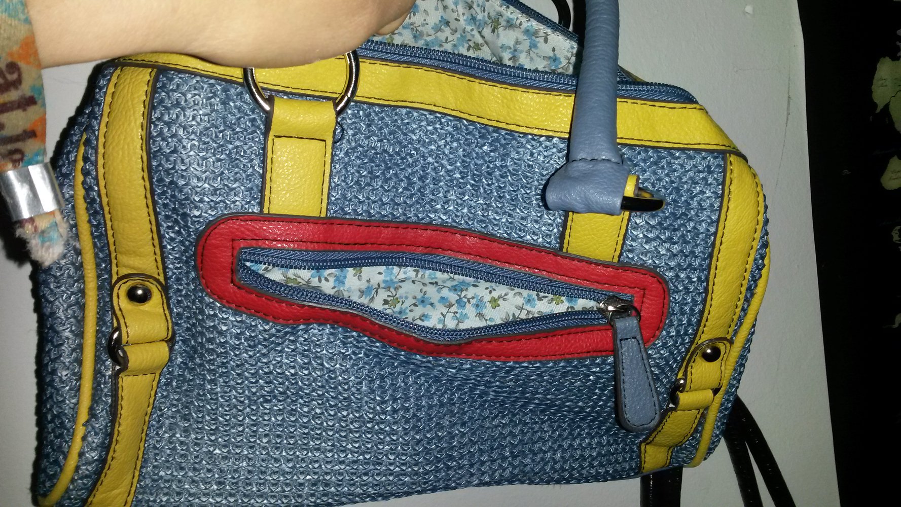 Schicke bastähnliche Handtasche