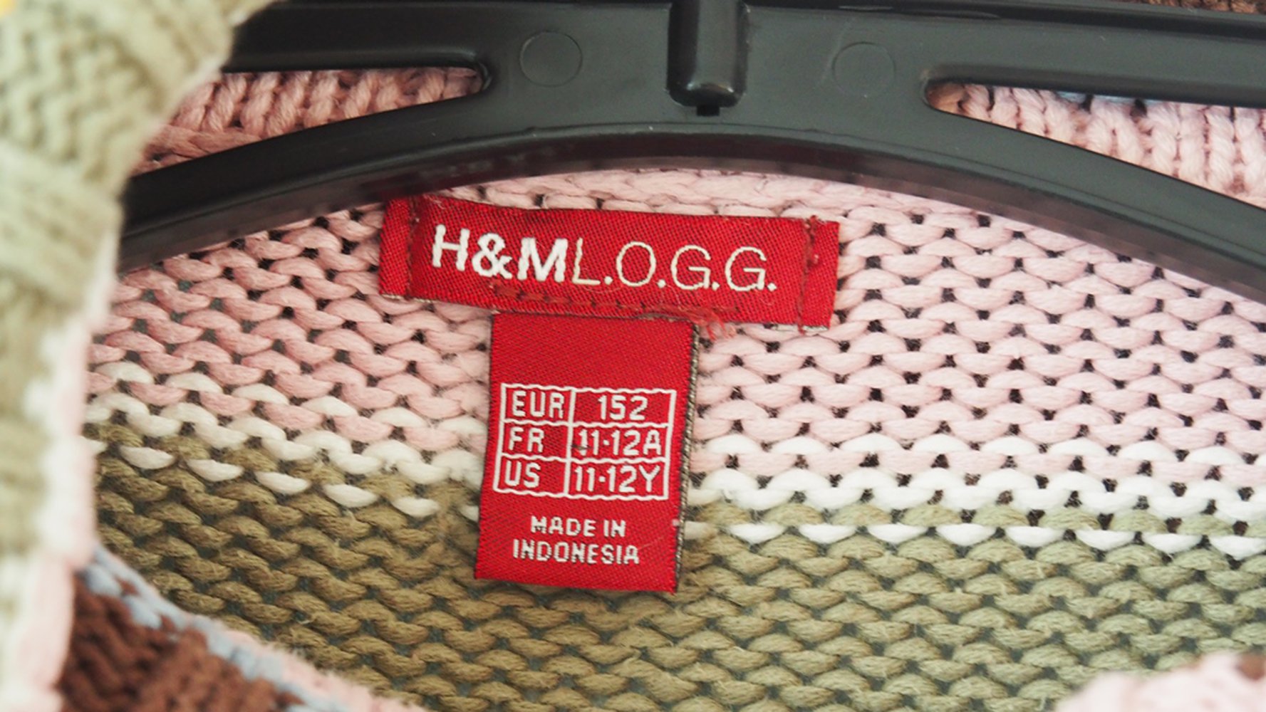 Gestreifter Strickpullover mit ausgefallenem Kragen von H&M Gr. 152