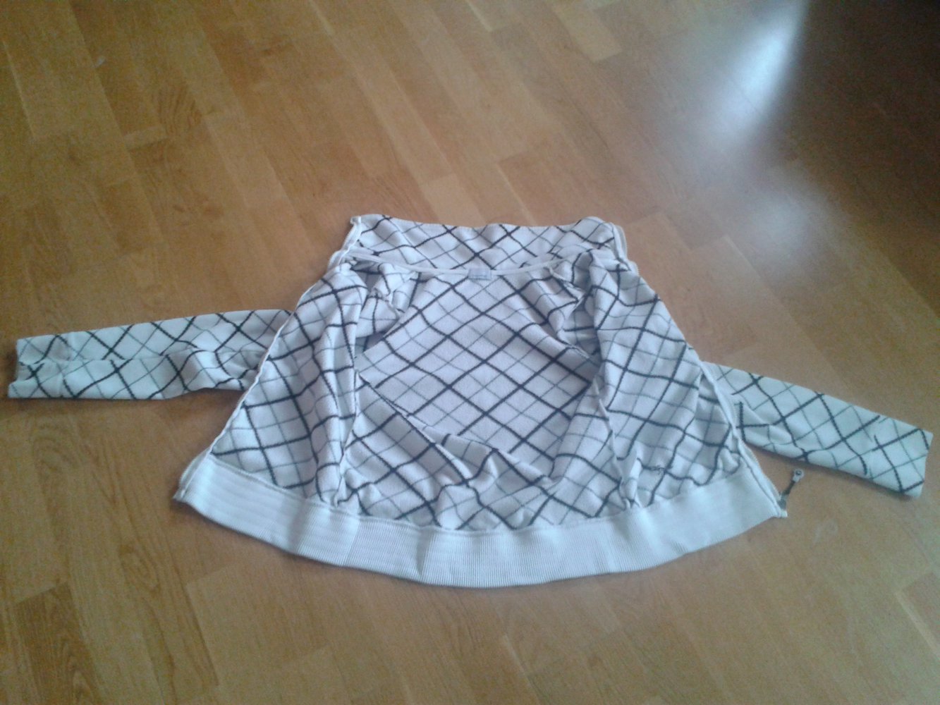 Strickjacke weiß schwarz kariert