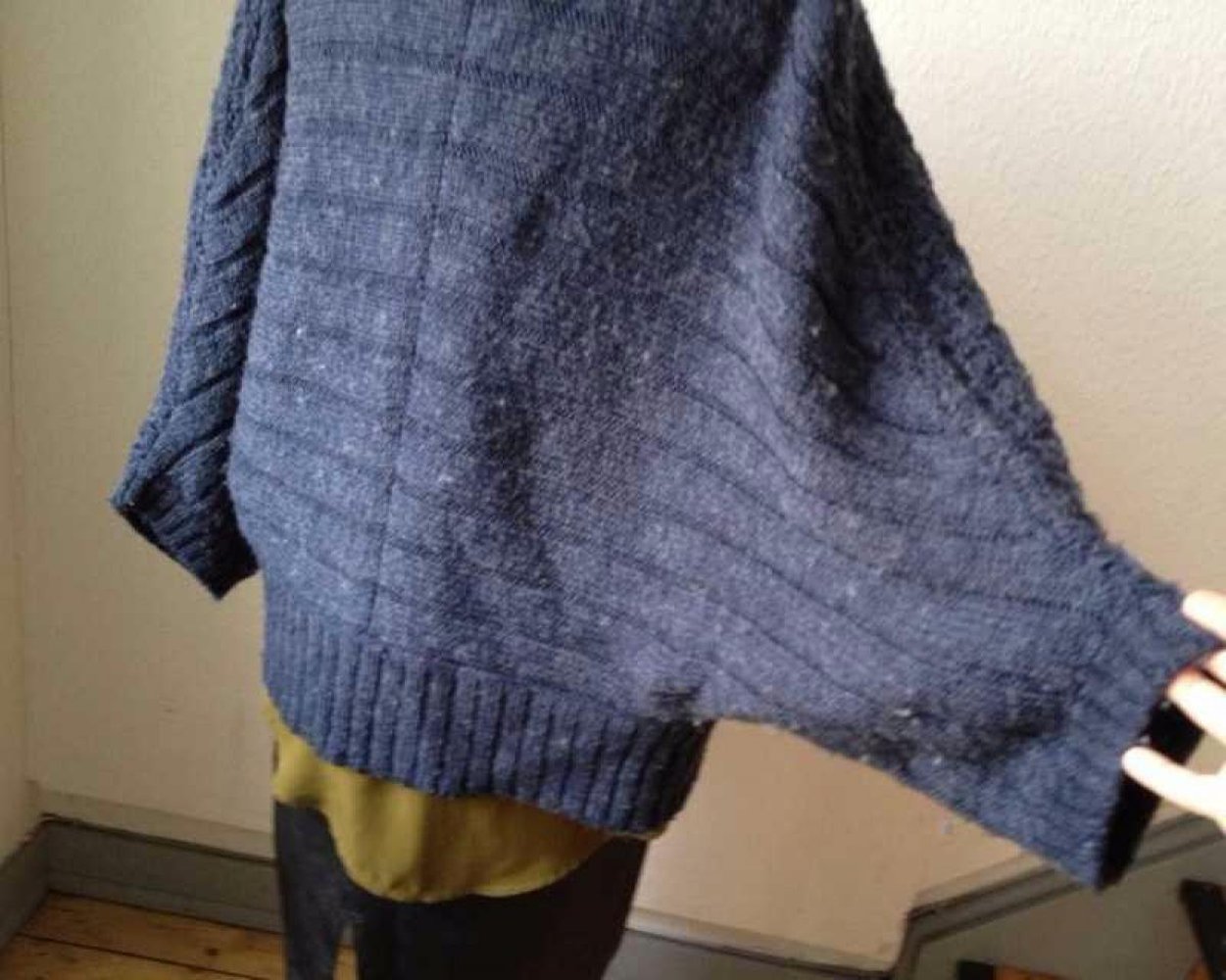 Flauschige Vintage Strickjacke mit Fledermausärmeln