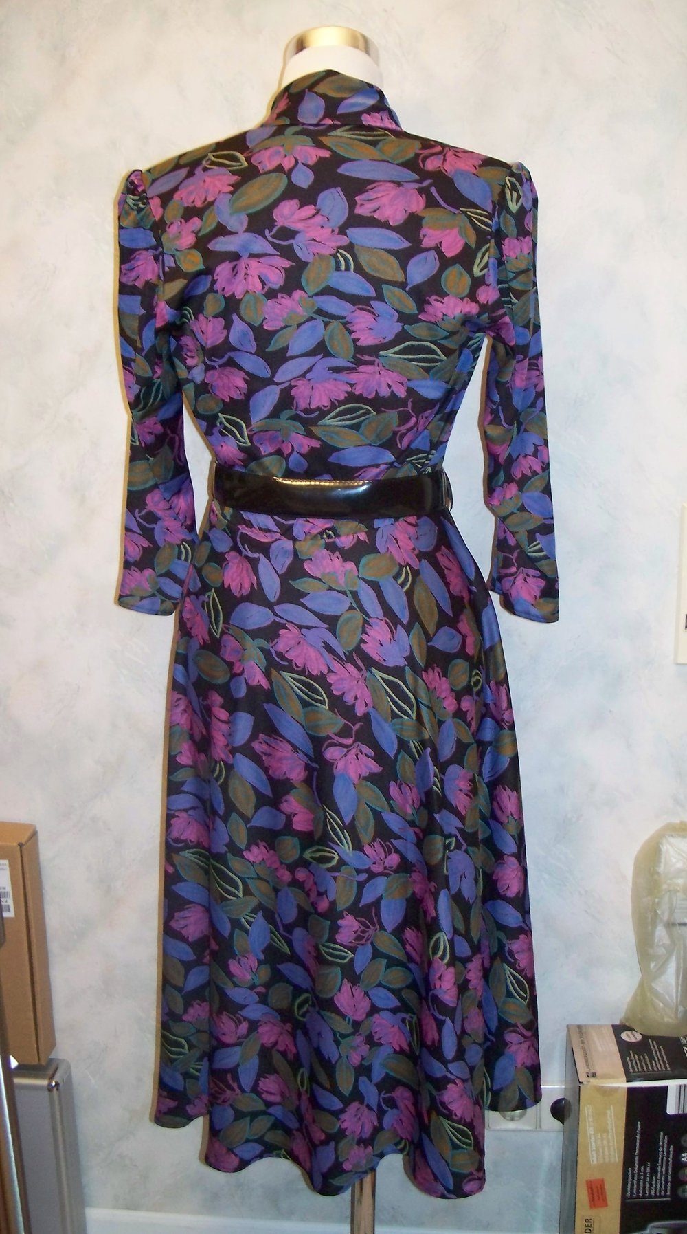 VINTAGE// Schönes wadenlanges Kleid gemustert mit Blumen Gr. 34/ 36