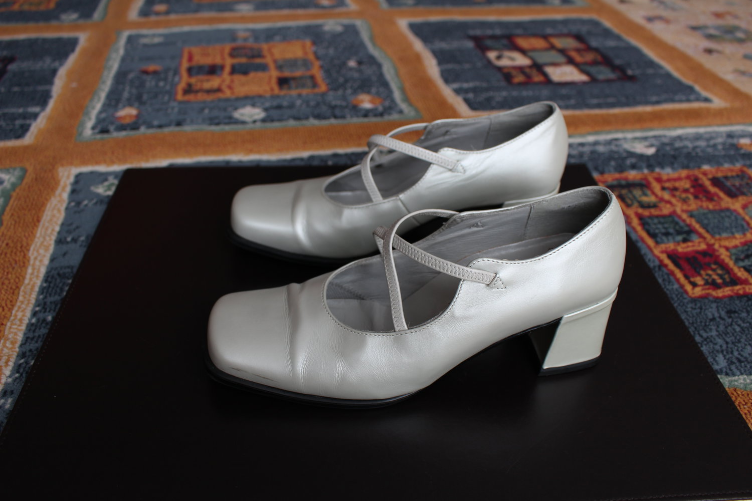 146. Silberne Pumps von Caprice, Gr. 5 Britische/38 Deutsche, Weite G