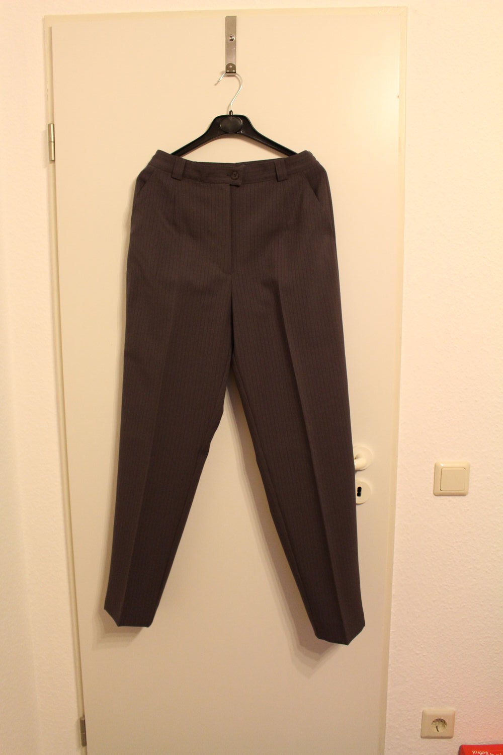 312. Damen Nadelstreifenanzug von Quelle, Gr. 38, Farbe graphit