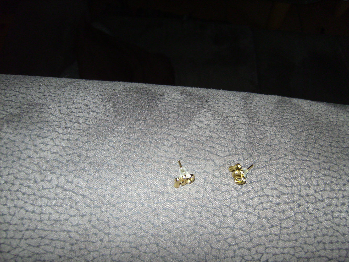 Ohrstecker, Goldfarben, Mottostecker Neu und Ungetragen, No, gummiert, Modeschmuck zu Verschenken
