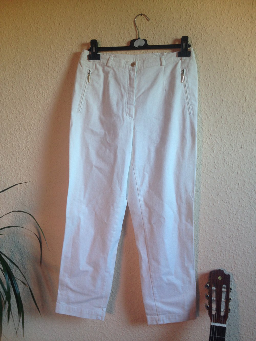 weiße Hose mit Stretchbund (high-waist)