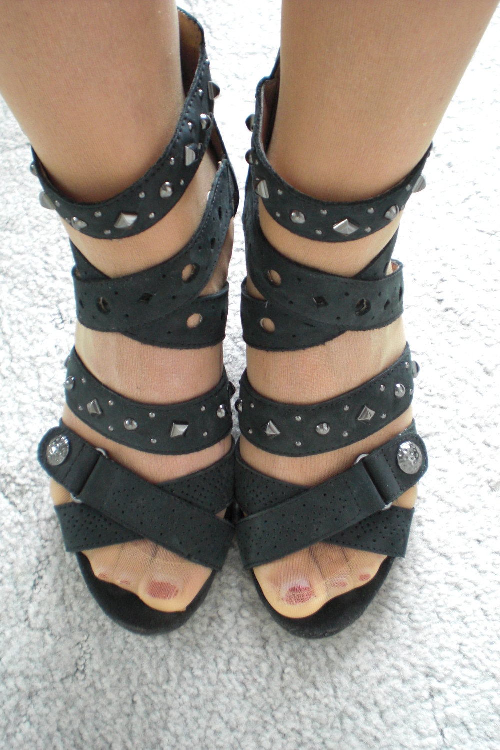 sehr hübsche Schuhe Sandalen mit Keilabsatz Gr. 37