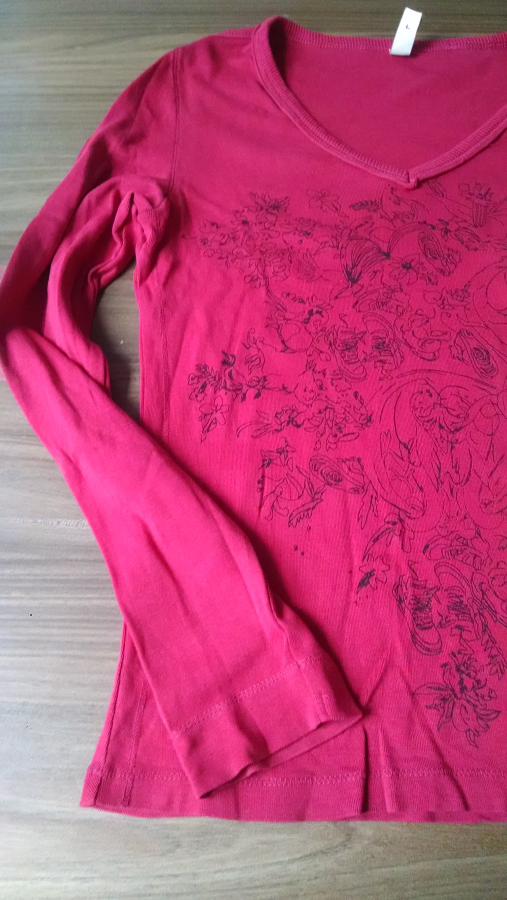 Rotes Langarmshirt