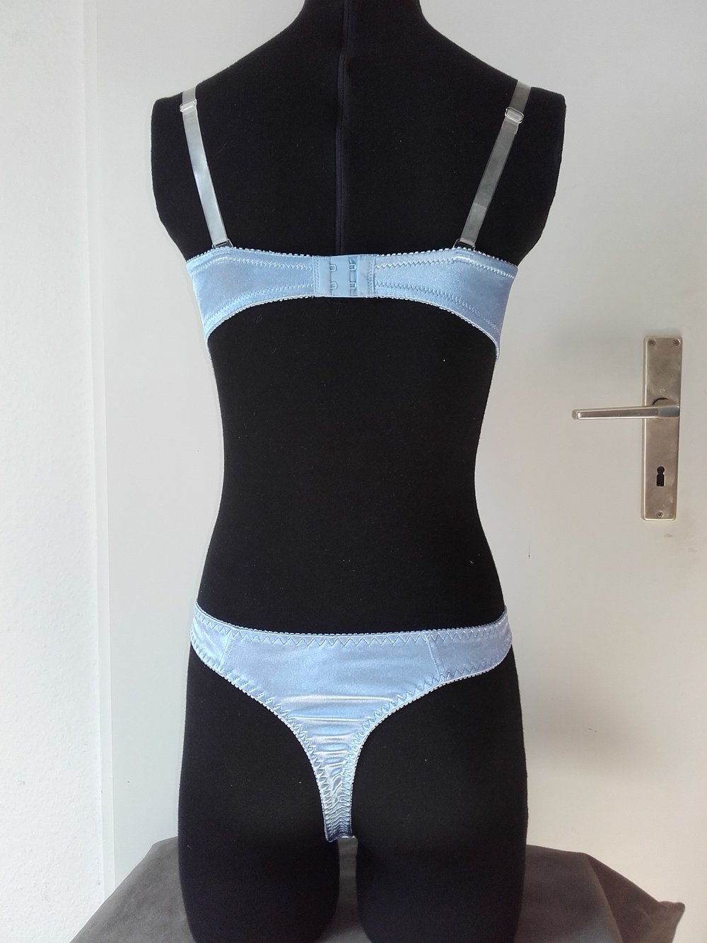 Guy de France, Set blaue Spitze, Seide 75B und S