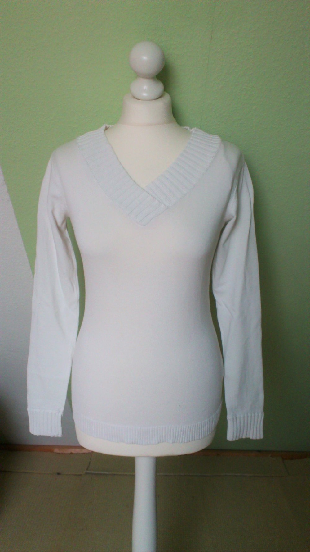 Weisser Pulli 36 S mit V-Ausschnitt Basic Winter Blind Date