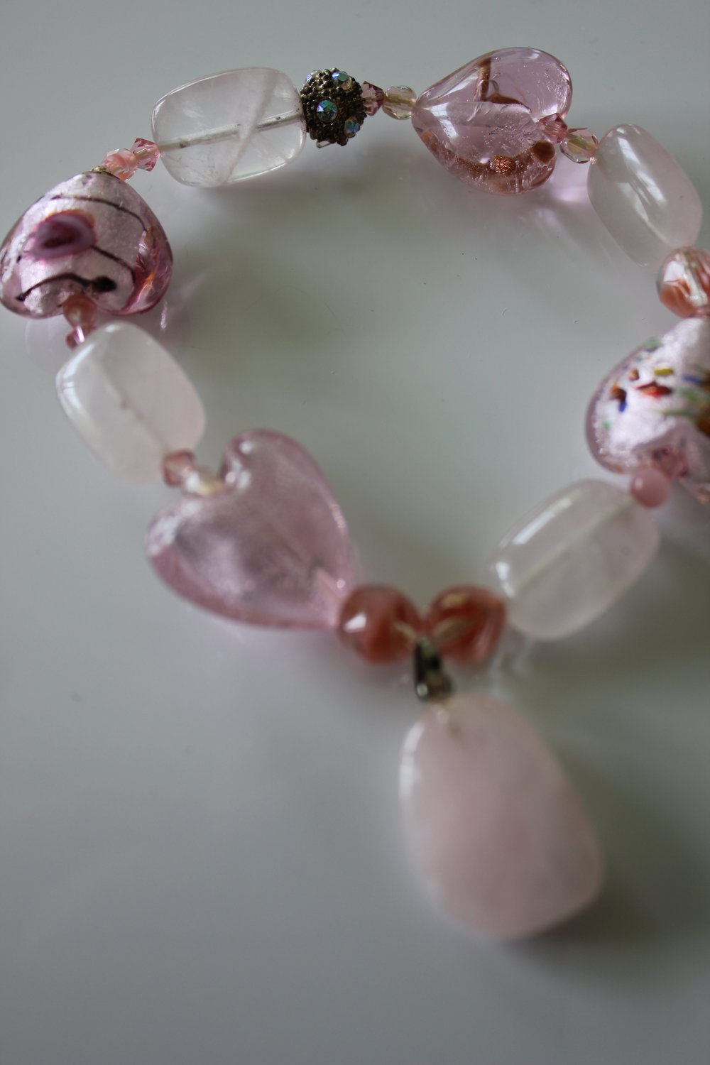 rosa Armband mit Anhänger