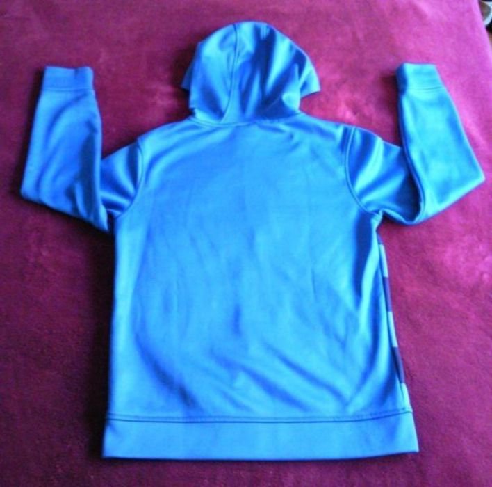 Blaue Kaputzenjacke von 
