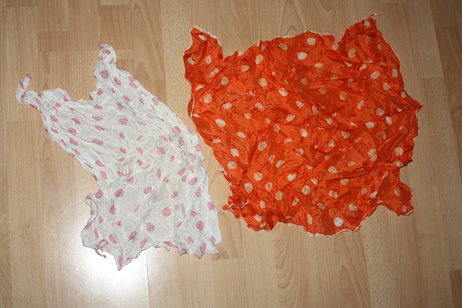 2x gepunktete Satin Halstücher, 50s Dots, Punkte
