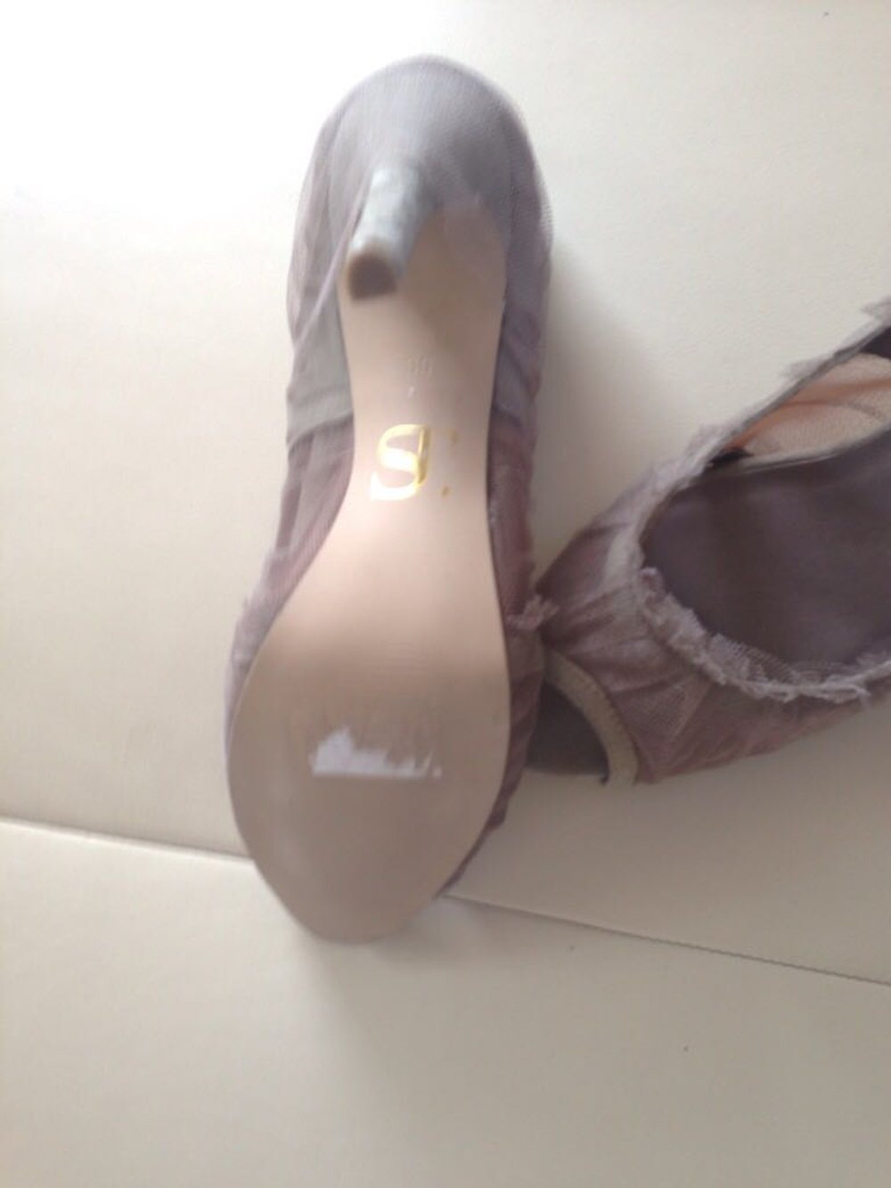 Nagelneue Peeptoes in taupe 