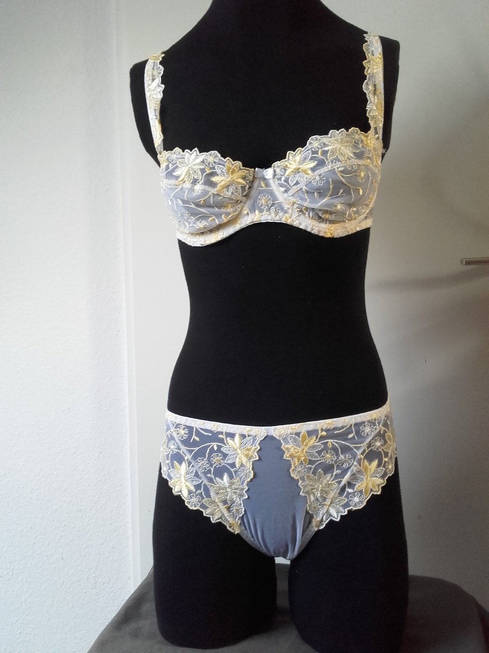 Magali, gelbweiß durchsichtiig, slip 40 BH 75C