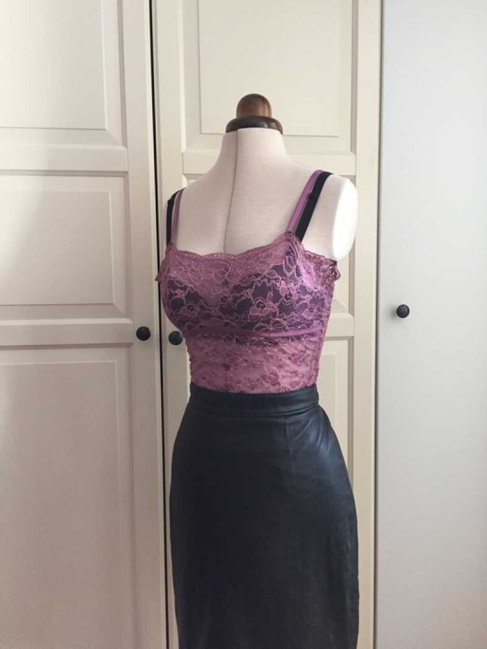 Bustier / Bralet aus lila Spitze