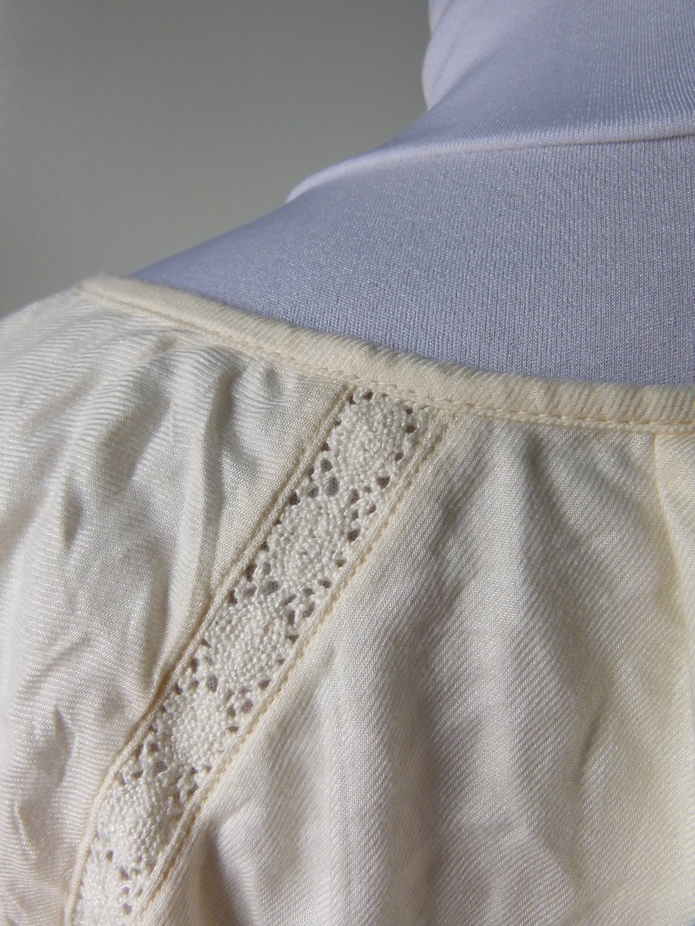 Shirt mit Spitzenborte, creme weiß nude, Boho Mori Landleben Larp Festival Goa Elfen Sommer