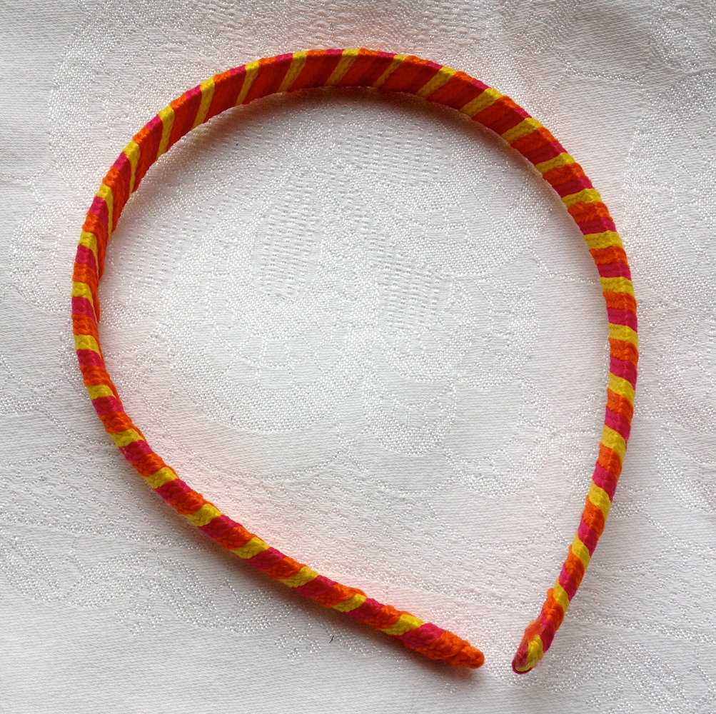Schöner schmaler Haarreifen