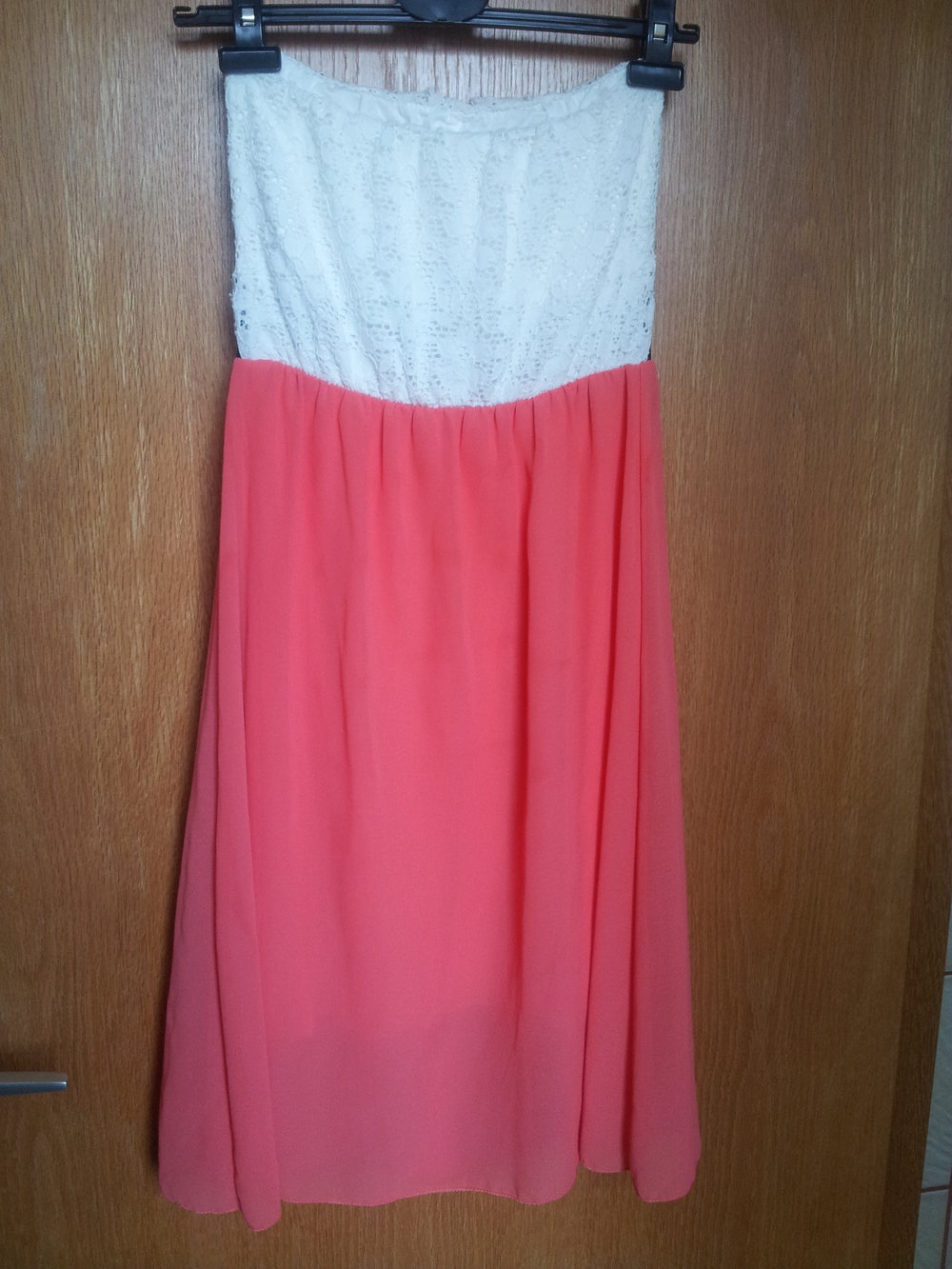 Traumhaftes Sommerkleid mit Spitze und Glitzer, Schulterfrei, Gr. 38 von Mango ?