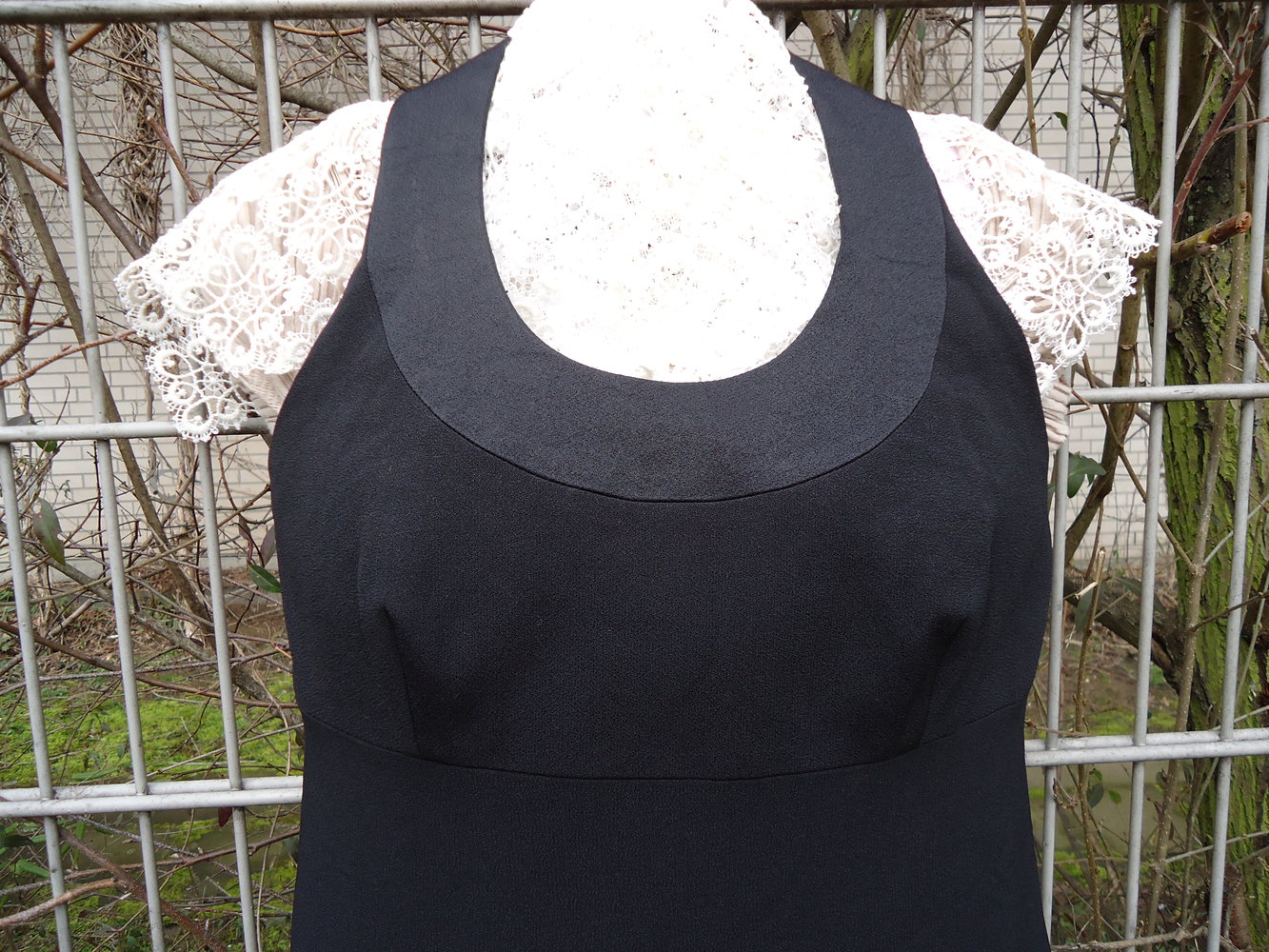 Besticktes langes Abendkleid