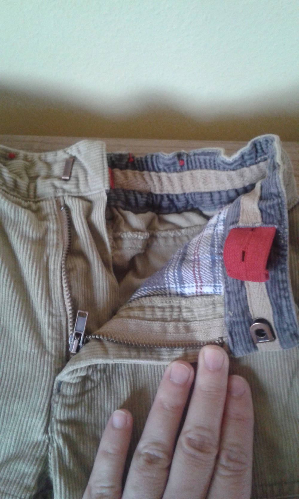 Coole Cordhose im Cargostyle für Jungs von Esprit in Gr. 92 in beige