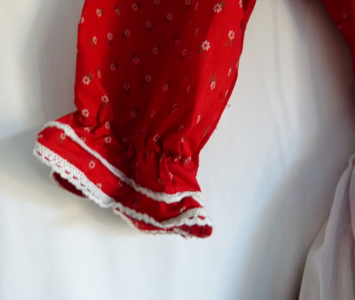 Vintage Dirndl mit Schürze, rot mit waldgrün weißem Blümchenmuster, Trachten Mori Landhaus Folklore Retro Cottagecore