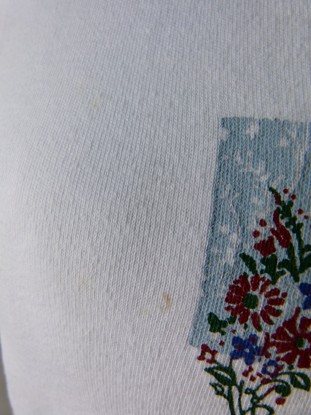 T-Shirt, weiß mit Blumendruck, Baumwolle, Mori Floral Blümchen Landhaus Goa Festival