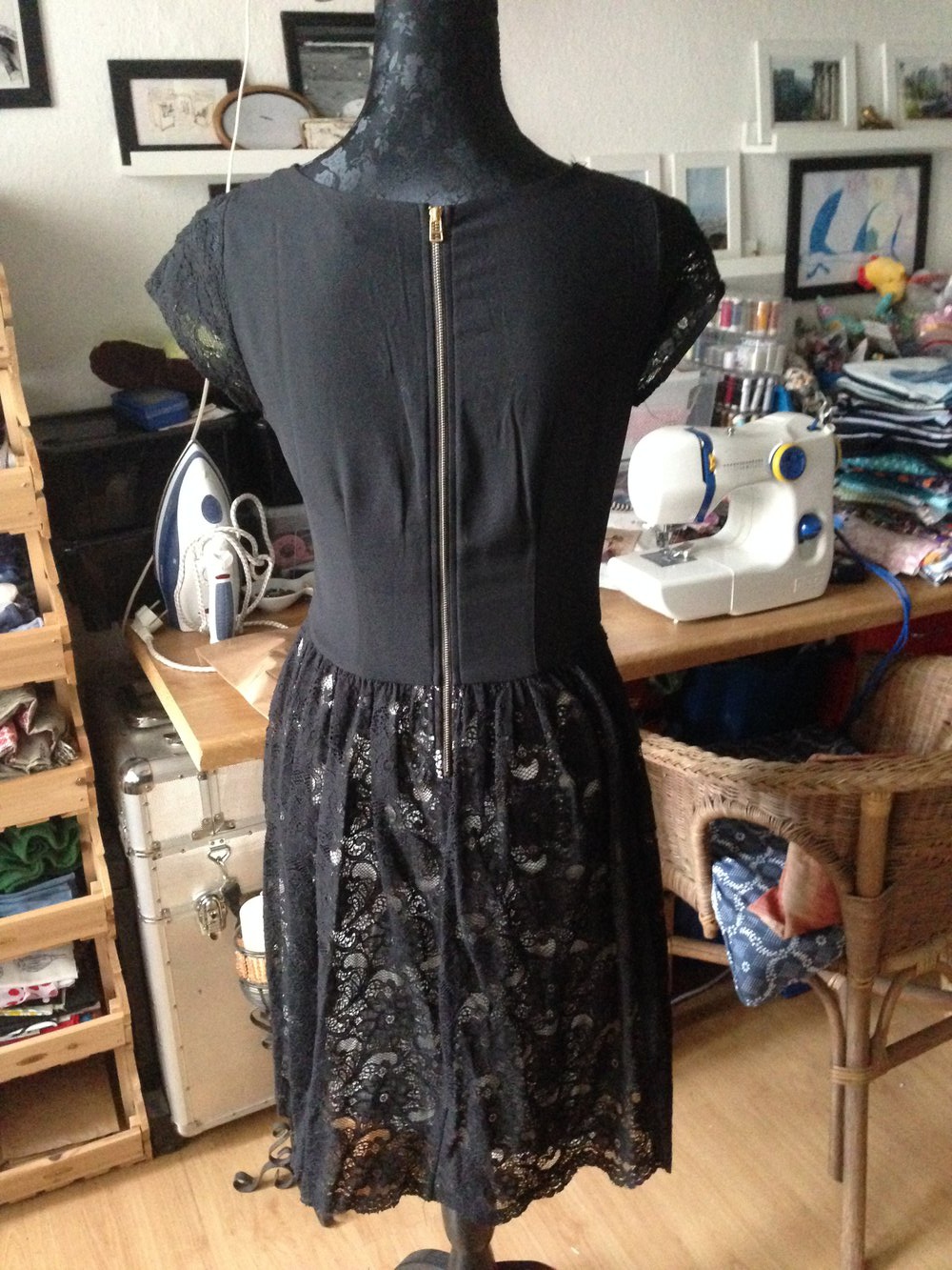 Spitzenkleid 