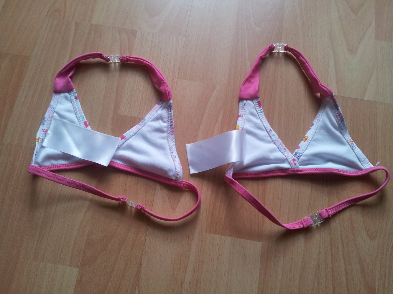 2x Bikinioberteile Gr. 98/104 NEU Zwillinge