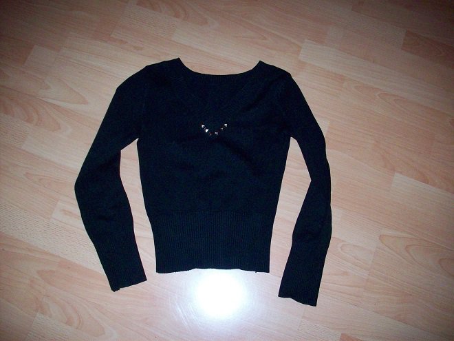 Langarm Shirt, V-Ausschnitt, Nieten, Gr. S