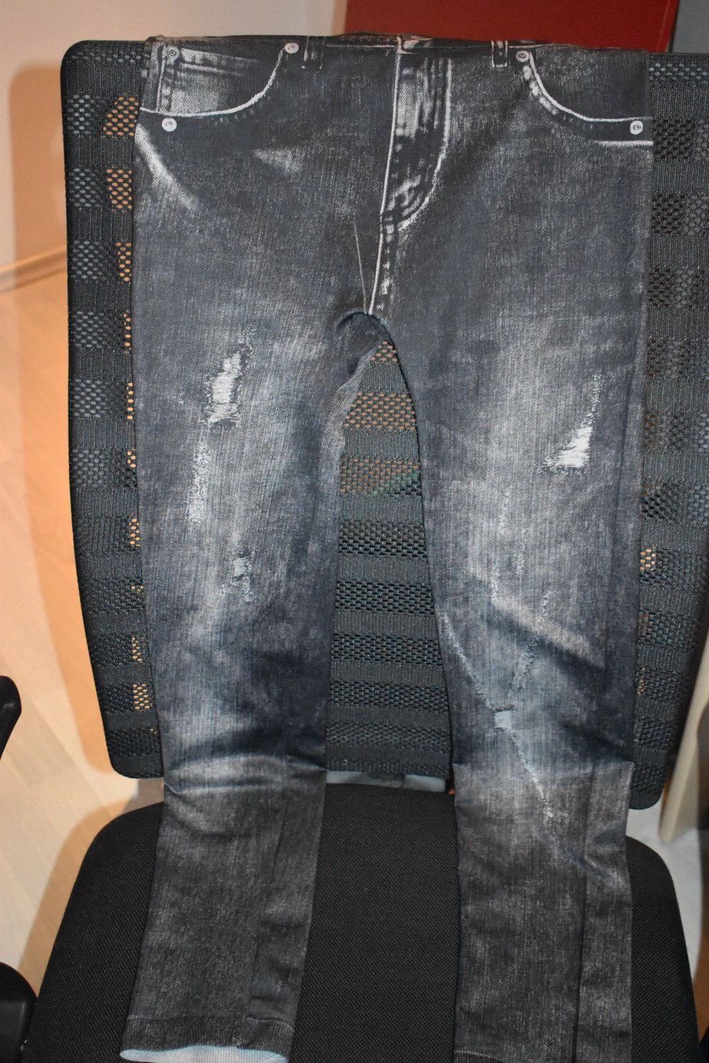 Loggins im Jeansform