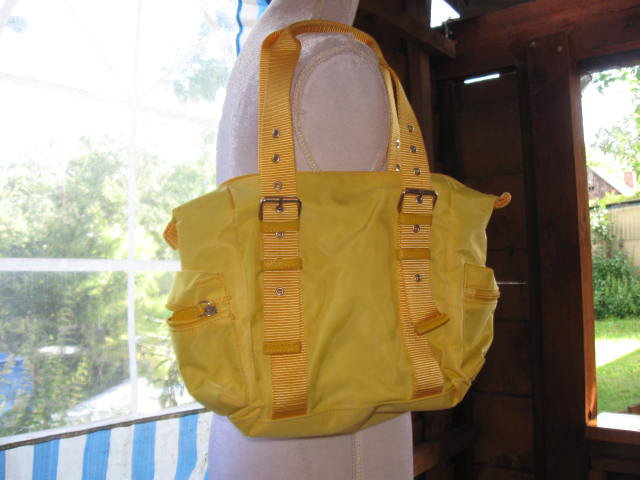 *** Kultige ~ Sonnengelbe ~ Handtasche ***