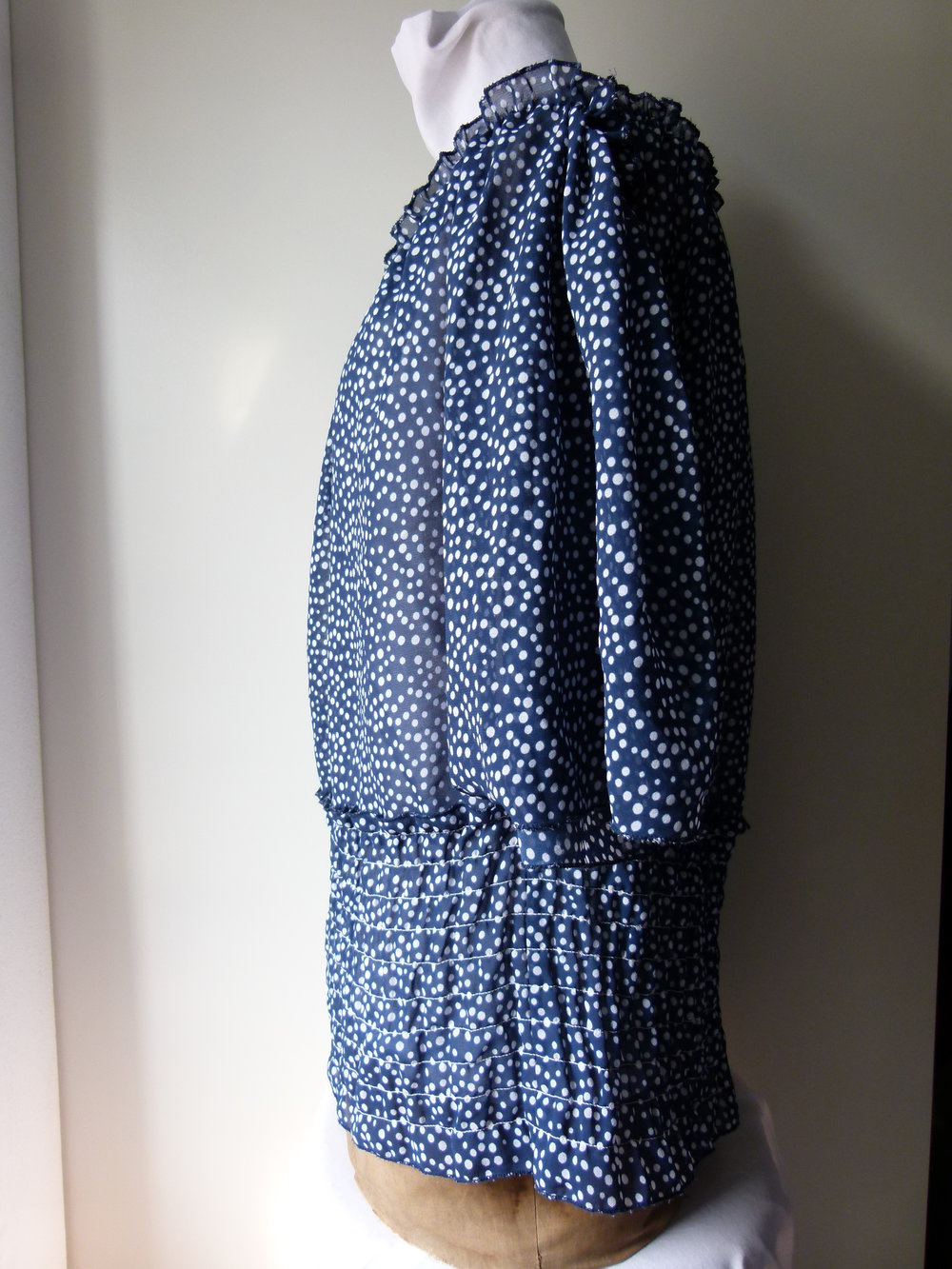 Carmen Chiffon Tunika Bluse mit Schmetterlings-Ärmeln, dunkelblau weiß, Boho Mori Sommer Goa Festival Elfen