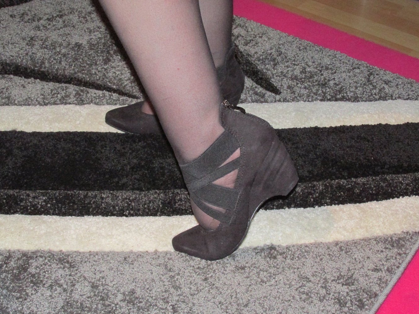 neuwetig Marco Tozzi Pumps mit Gummibändern. Größe 38