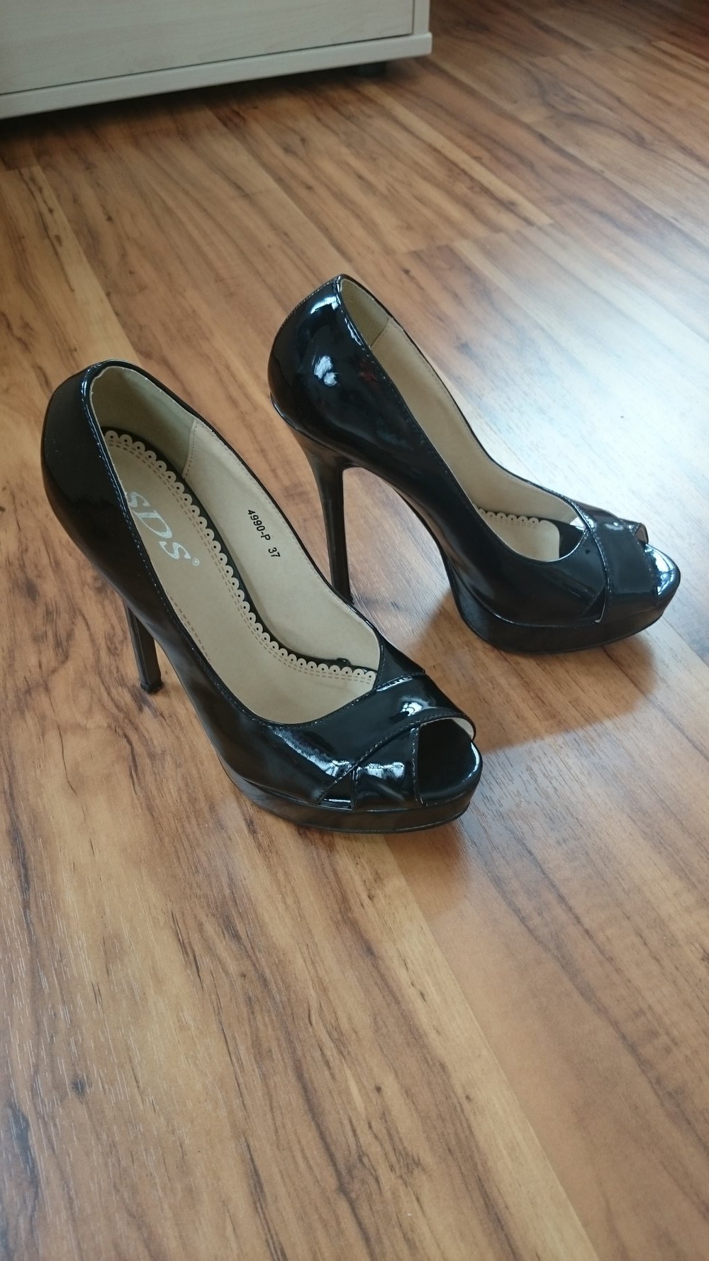 Schwarze peeptoes 