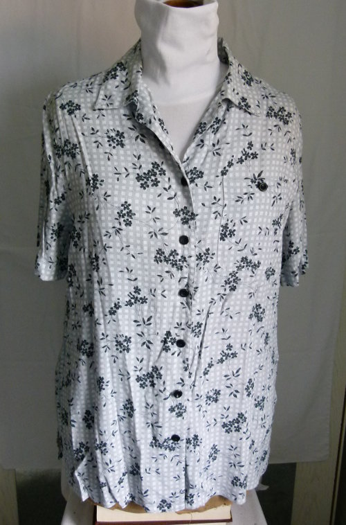 Sommer Bluse mit Blümchen Muster, schwarz weiß grau, Boho Mori Landleben Floral Ranken Blüten Blumen