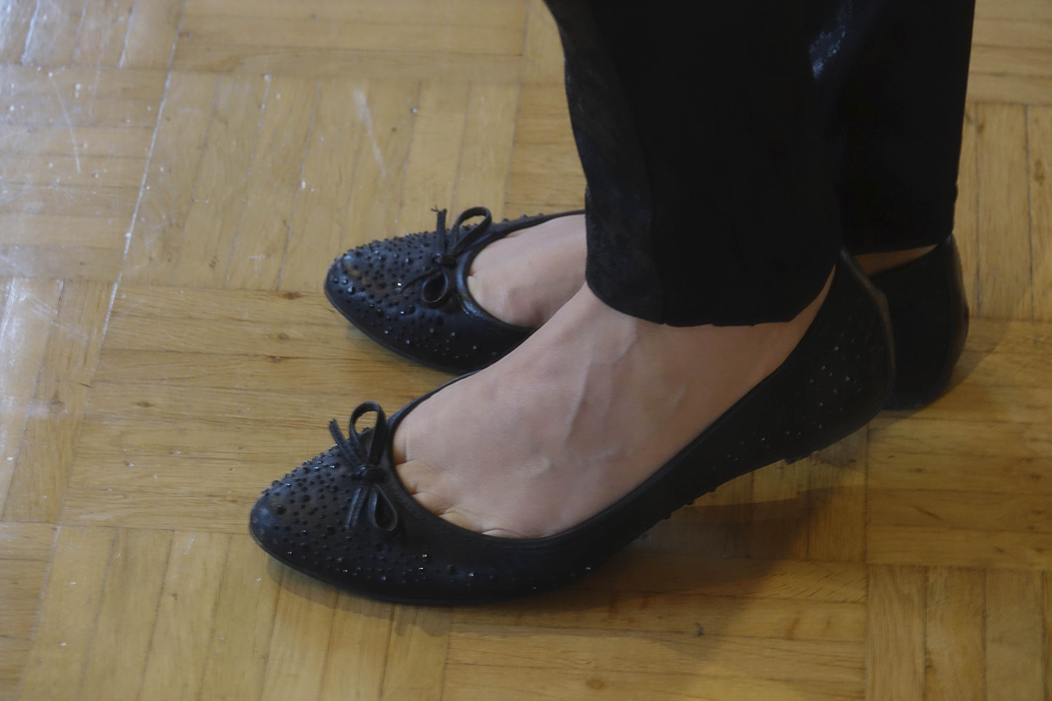 Schwarze Ballerinas mit Steinen